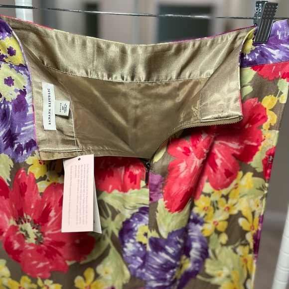 NWT Banana Republic Floral Pencil Skirt size 8P - Picture 16 of 16